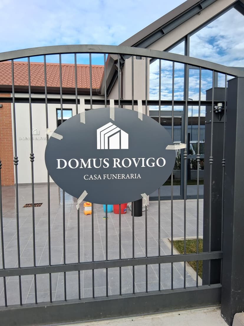 Allestimenti interni ed esterni per Domus Rovigo — dettaglio 1